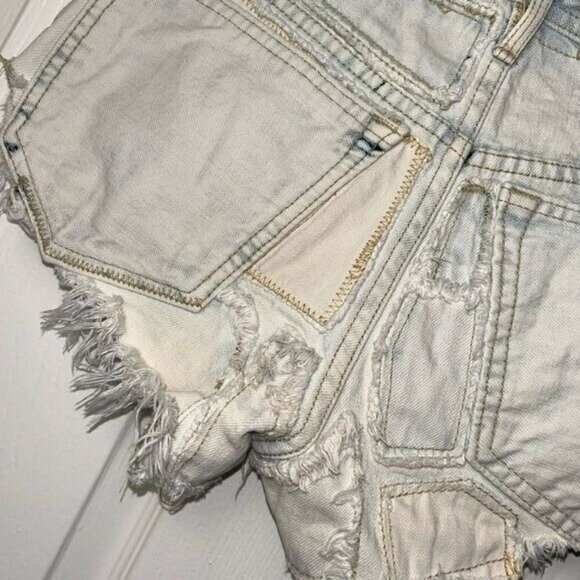 Free People Hi Waisted Light Washed Patchwork Cutoff Denim Retro Shorts size 24 - Picture 8 of 9
